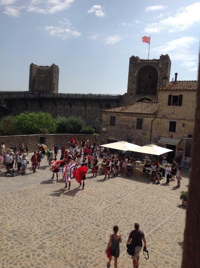 B&B In Piazza Monteriggioni Eksteriør bilde